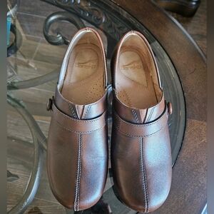 dansko Solstice brown leather size 39 clogs shoes womens